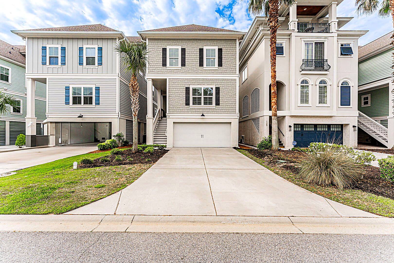 Houses and palms on Sandcastle Court in the Sandcastles by the Sea community, Hilton Head Island